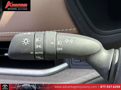 Used 2024 Toyota Grand Highlander AWD image 30
