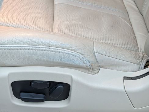 Used 2018 Lincoln MKT AWD image 11