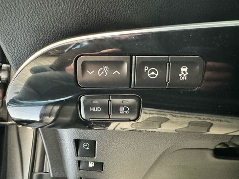 Used 2021 Toyota Prius Prime Limited FWD image 12