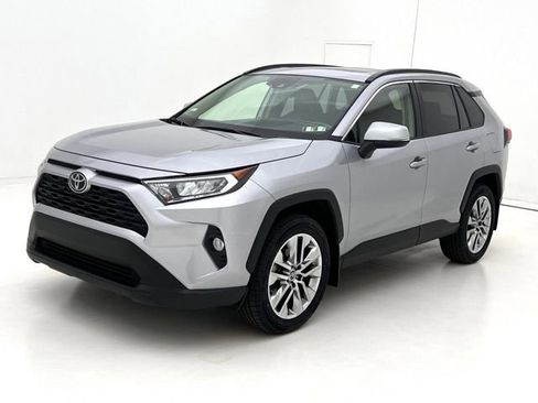 Used 2019 Toyota RAV4 XLE Premium w/ Cold Weather Package AWD/4WD image 4