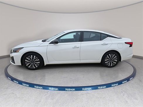Used 2024 Nissan Altima 2.5 SV image 9