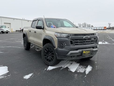 Used 2024 Chevrolet Colorado Trail Boss w/ Technology Package image 3