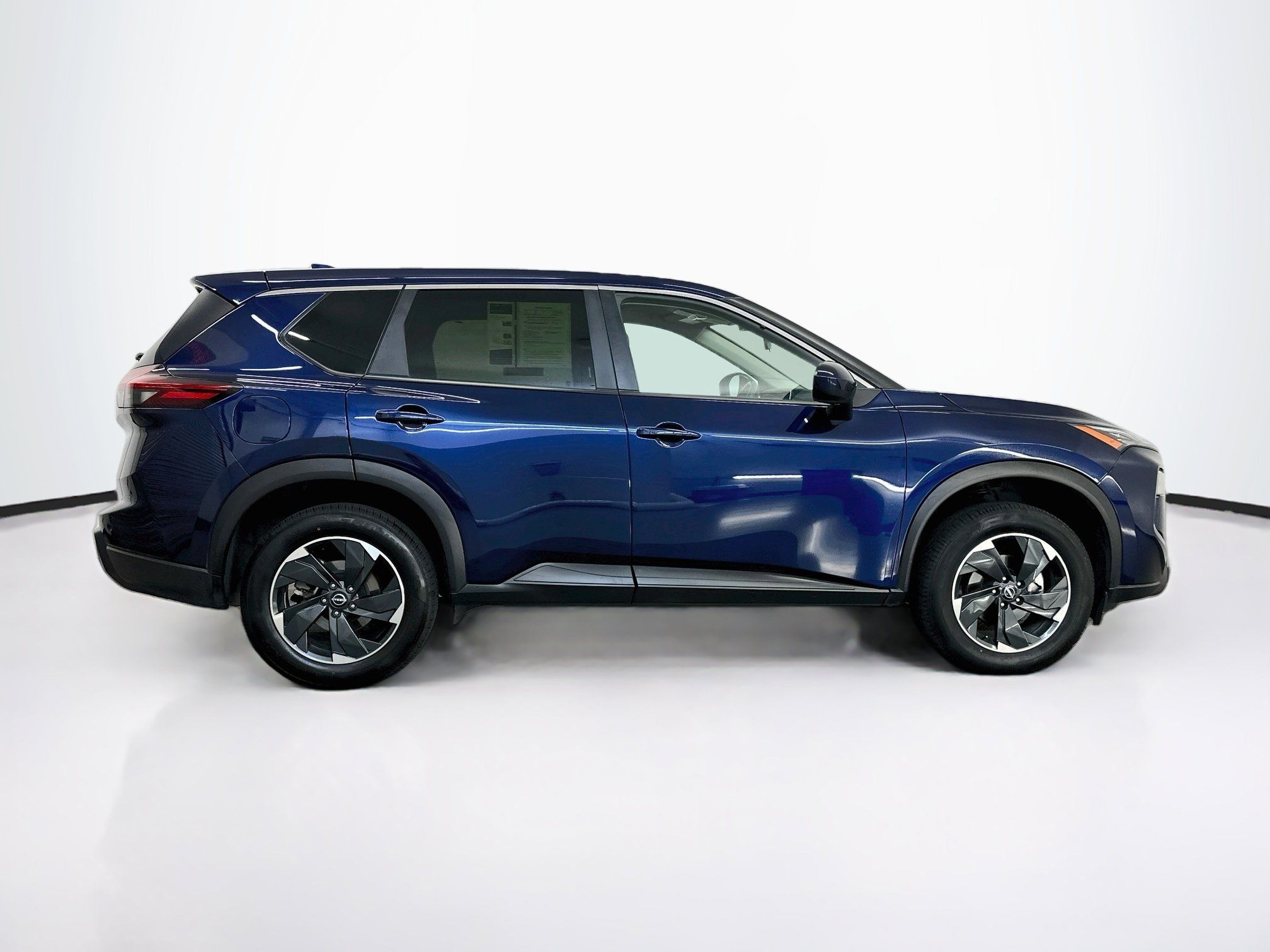 Used 2025 Nissan Rogue SV AWD/4WD image 10