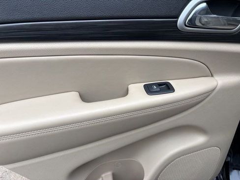 Used 2022 Jeep Grand Cherokee Laredo E w/ Security & Convenience Group image 31