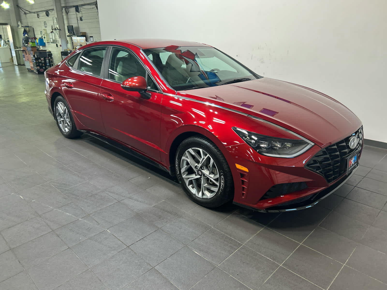 Used 2023 Hyundai Sonata SEL FWD image 2