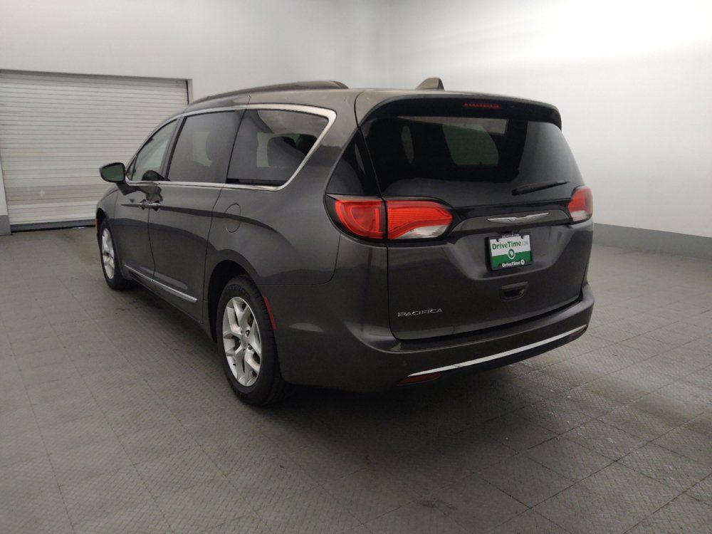 Used 2017 Chrysler Pacifica Touring-L w/ Tire & Wheel Group FWD image 5