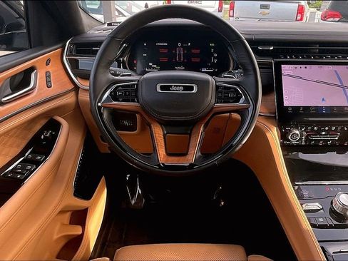 Used 2022 Jeep Grand Cherokee Summit AWD/4WD image 10