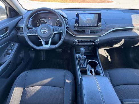 Used 2024 Nissan Altima 2.5 SV image 4