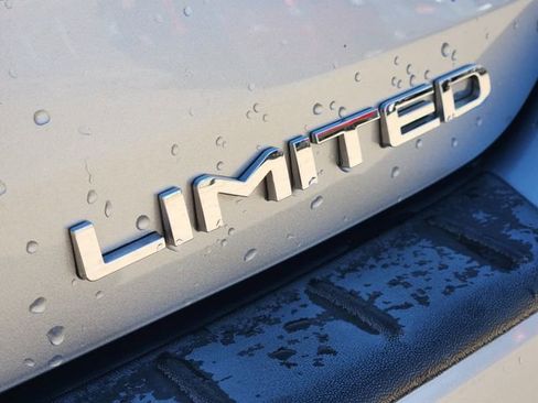 Used 2023 Toyota Highlander Limited FWD image 7