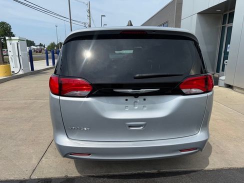 Used 2024 Chrysler Voyager LX FWD image 8