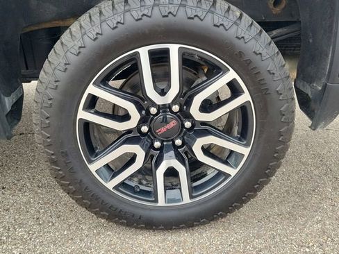 Used 2023 GMC Sierra 1500 AT4 w/ Technology Package AWD/4WD image 5