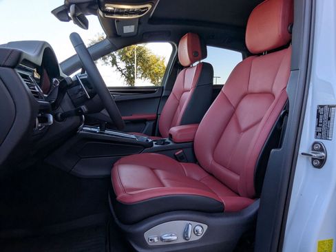 New 2026 Porsche Macan image 5