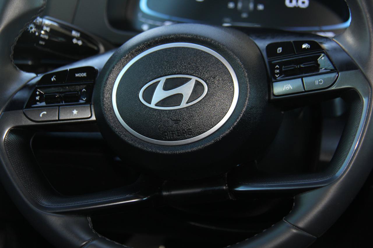 Used 2025 Hyundai Elantra Sport FWD image 12
