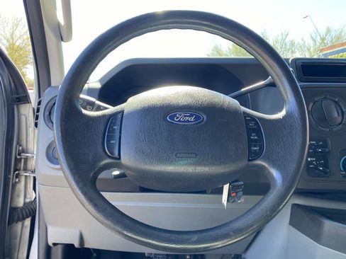 Used 2009 Ford E-350 and Econoline 350 XLT image 16