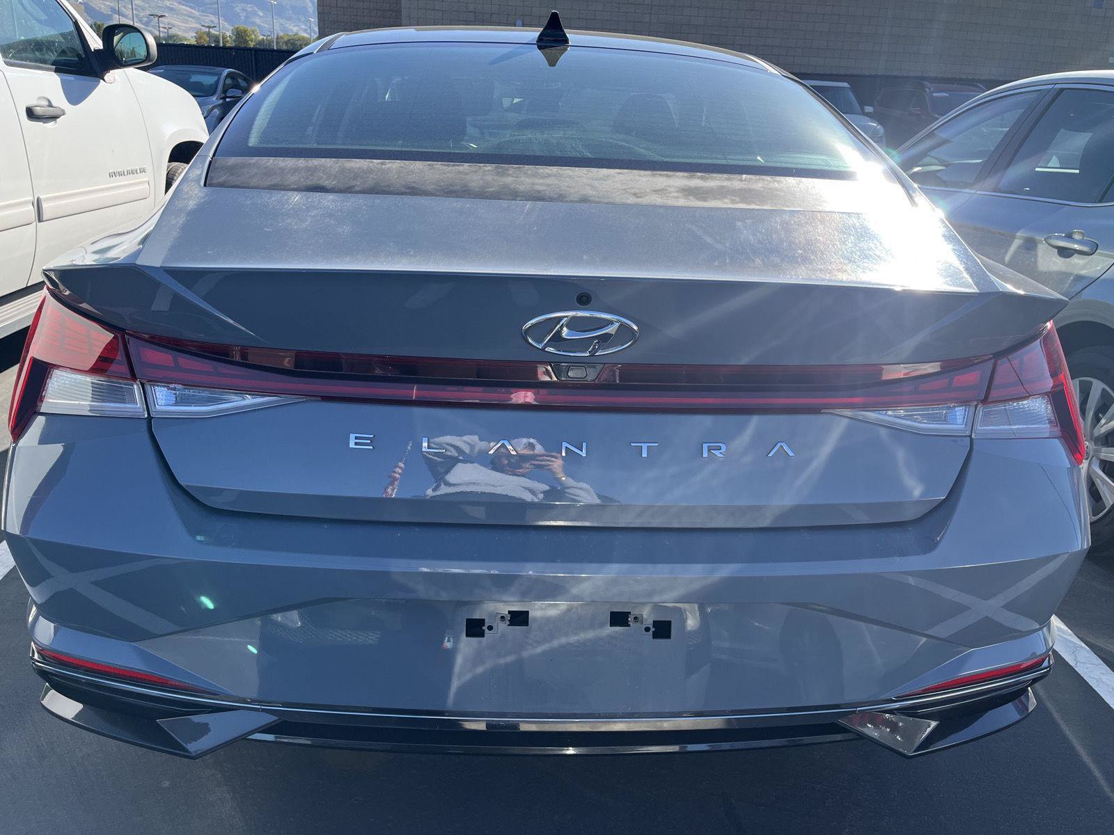 Used 2021 Hyundai Elantra SEL w/ Convenience + Premium Package FWD image 4