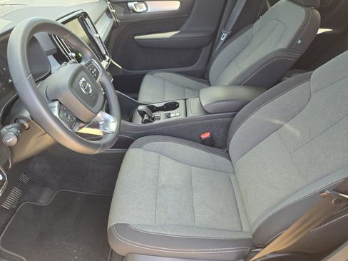 Used 2024 Volvo XC40 B5 Core AWD/4WD image 8