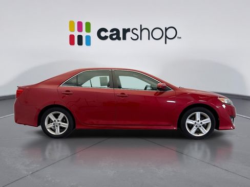 Used 2014 Toyota Camry SE w/ Moonroof Package FWD image 6