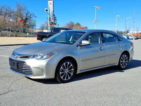 Used 2016 Toyota Avalon XLE image 9