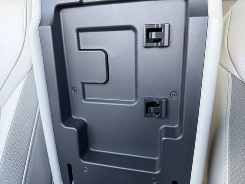 Used 2023 Nissan Pathfinder SL w/ Lighting Package (N92) image 28