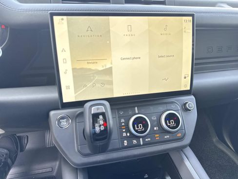 New 2026 Land Rover Defender 90 X-Dynamic SE AWD/4WD image 11