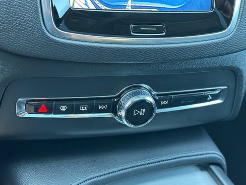 Certified 2025 Volvo XC90 B5 Core AWD/4WD image 25
