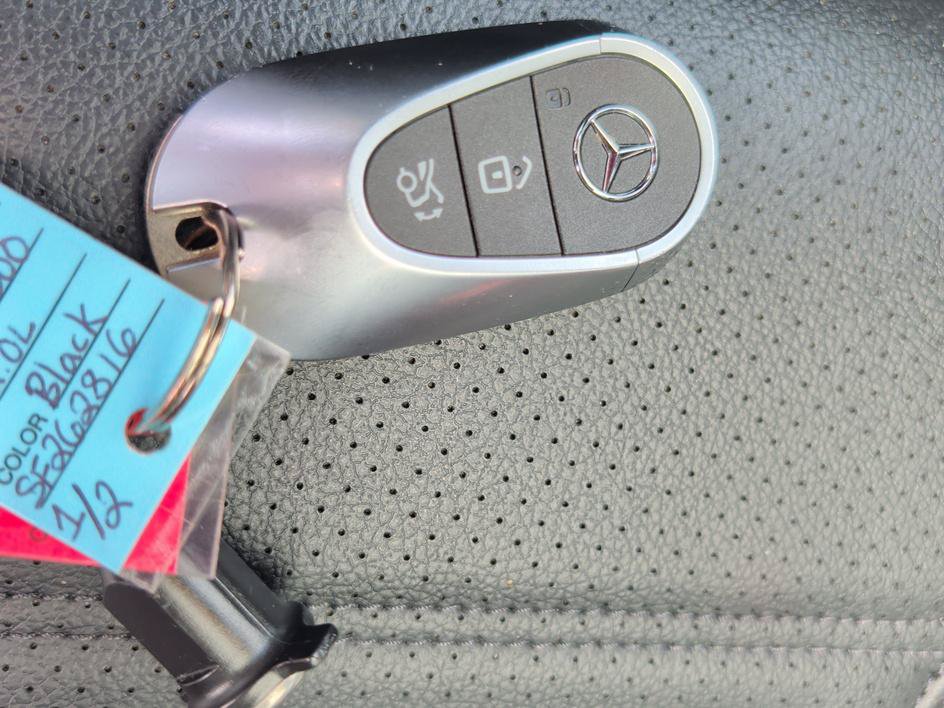 Used 2025 Mercedes-Benz GLC 300 4MATIC image 30