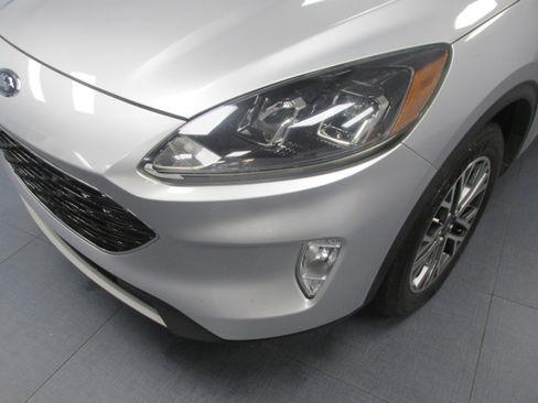 Used 2020 Ford Escape SEL image 9