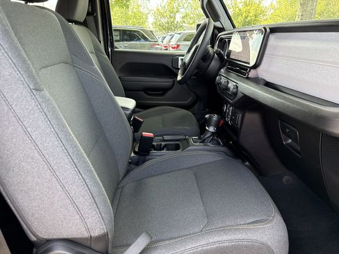 Used 2025 Jeep Wrangler Sport S image 14