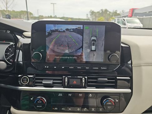 Used 2024 Nissan Pathfinder SL w/ SL Premium Package image 28