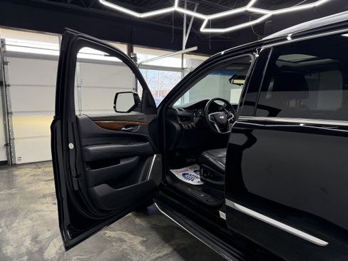 Used 2019 Cadillac Escalade Luxury image 9