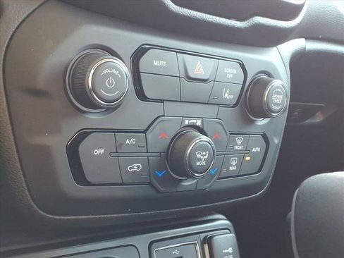 Used 2022 Jeep Renegade Latitude image 14