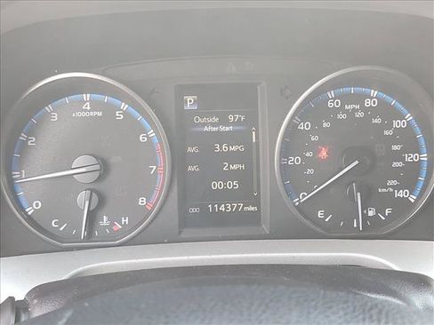 Used 2018 Toyota RAV4 LE FWD image 14