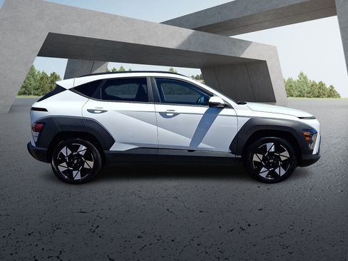 Used 2025 Hyundai Kona SEL FWD image 7