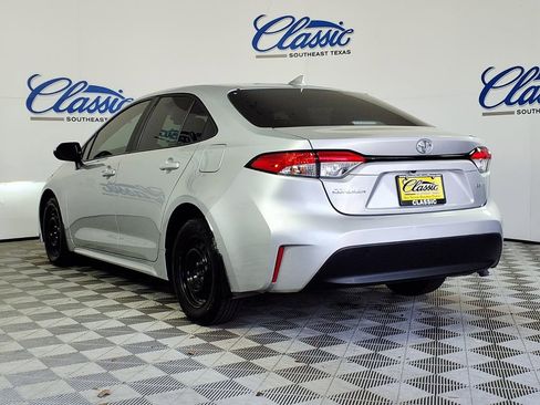 Used 2024 Toyota Corolla LE image 2