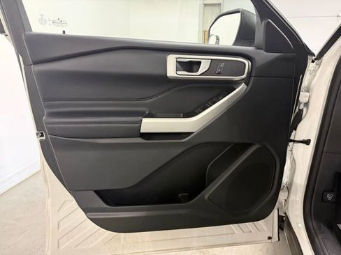 Used 2021 Ford Explorer XLT w/ Equipment Group 202A image 10