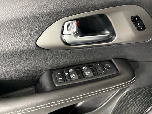 New 2027 Chrysler Pacifica Select FWD image 19