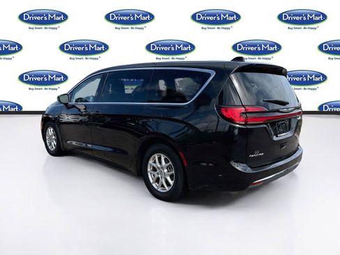 Used 2023 Chrysler Pacifica Touring-L FWD image 5