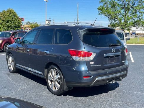 Used 2016 Nissan Pathfinder Platinum w/ Family Entertainment Package FWD image 9