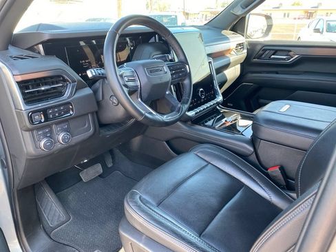 Used 2025 GMC Yukon XL Denali AWD/4WD image 10