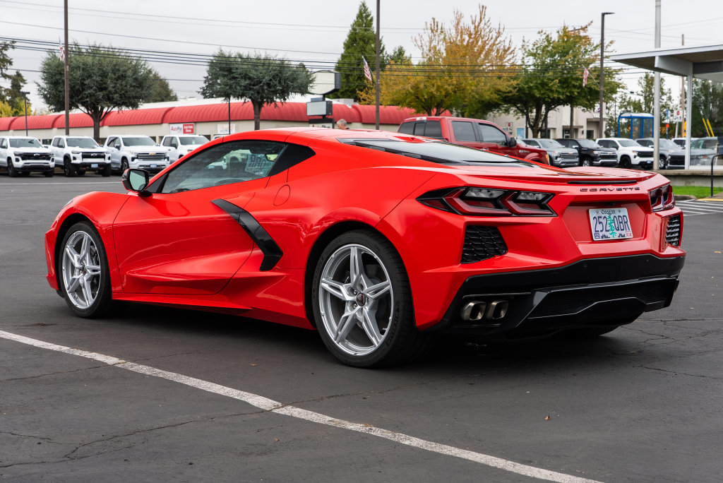 Used 2025 Chevrolet Corvette Stingray Coupe w/ 1LT RWD image 4