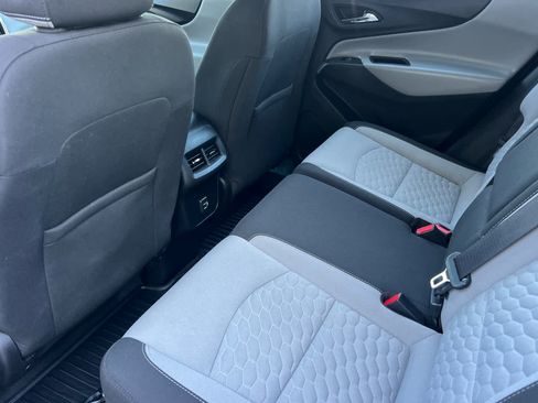 Used 2019 Chevrolet Equinox LS FWD image 4
