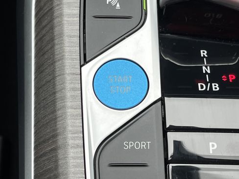 Used 2025 BMW i4 xDrive40i image 11