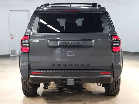 Used 2025 Toyota 4Runner SR5 AWD/4WD image 6