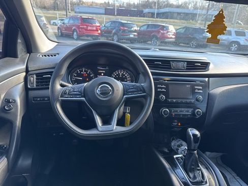 Used 2018 Nissan Rogue Sport S image 13