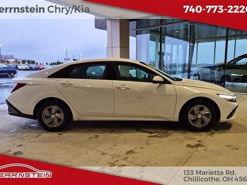 Used 2024 Hyundai Elantra SE image 29