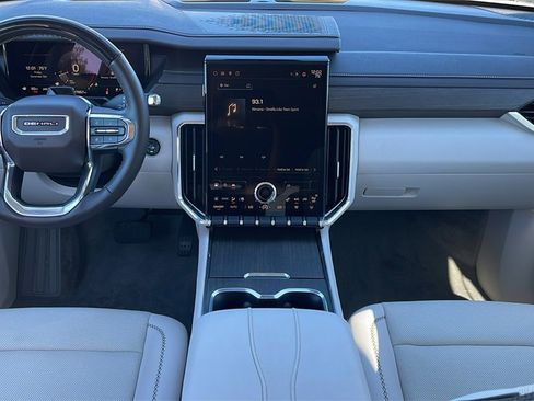 Used 2025 GMC Acadia Denali w/ Super Cruise Package image 16