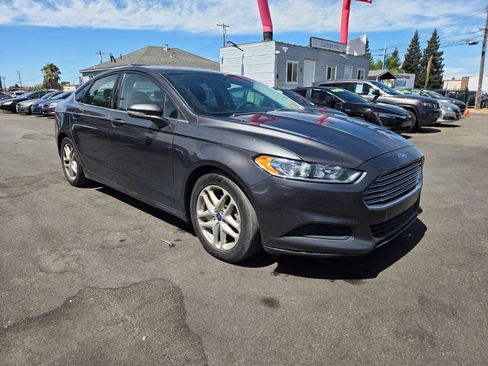Used 2016 Ford Fusion SE FWD image 5