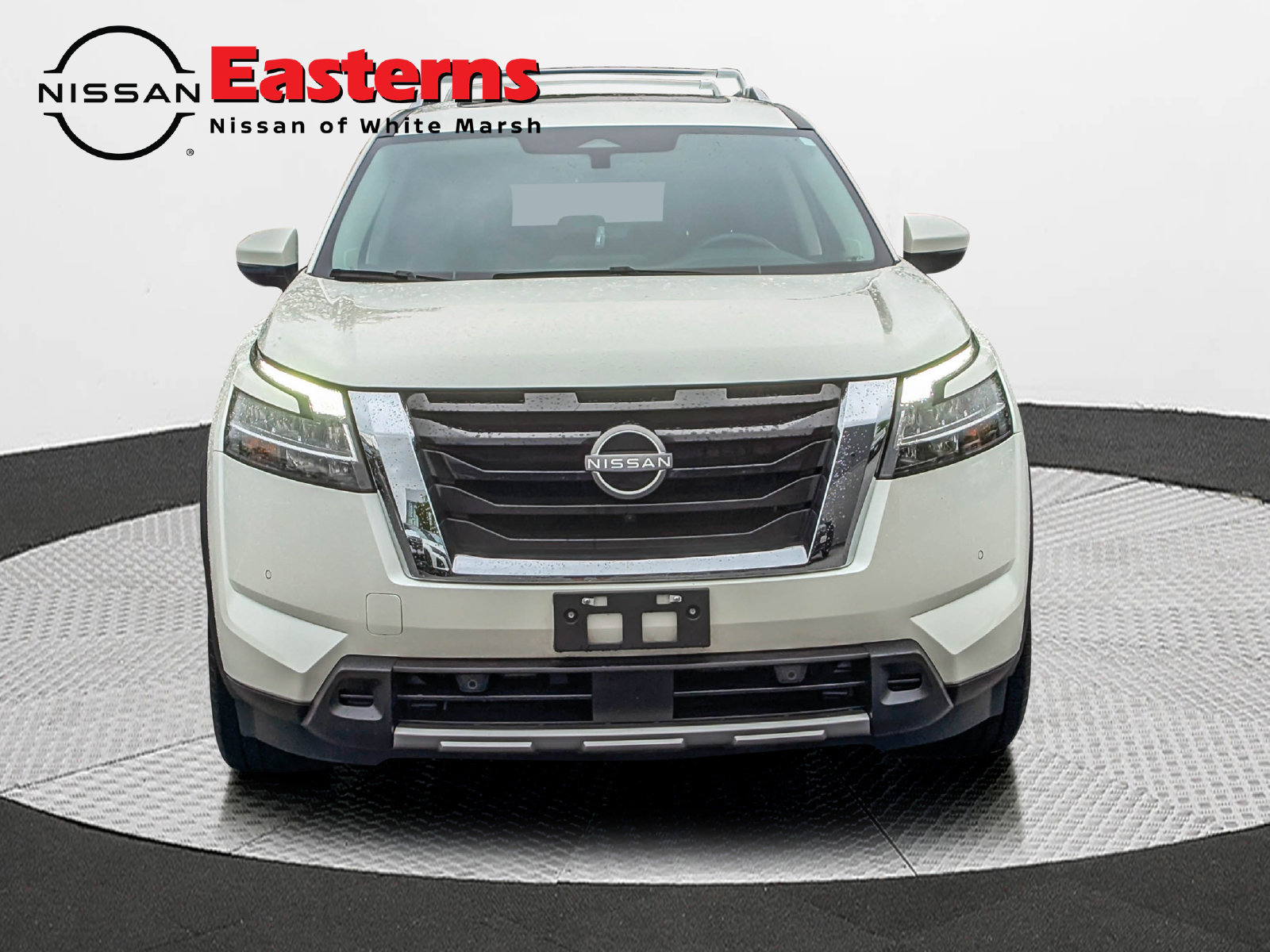 Used 2023 Nissan Pathfinder SL w/ SL Premium Package AWD/4WD image 2