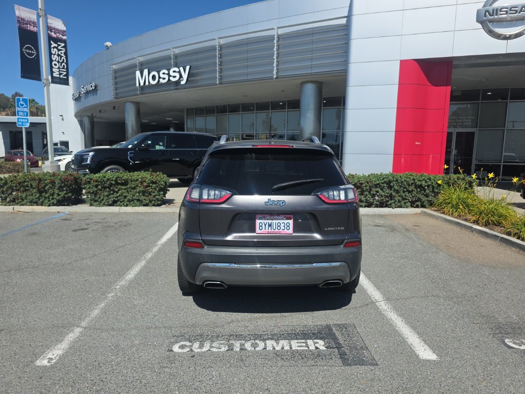 Used 2019 Jeep Cherokee Limited w/ Technology Group FWD image 2