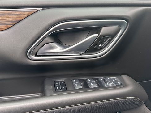 Used 2024 Chevrolet Suburban Premier image 12